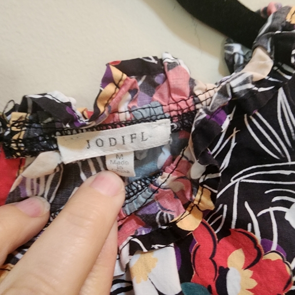 Jodifl Size Medium Floral Ruffle Sleeve Top - Picture 2 of 3